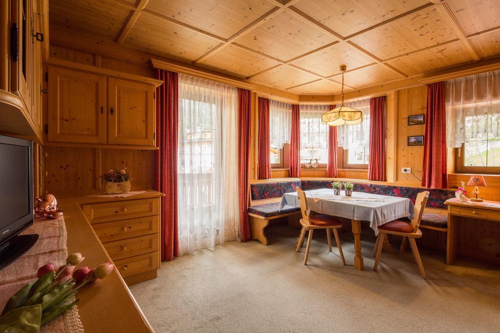 Alpin Apartments Colfosco Habitación foto