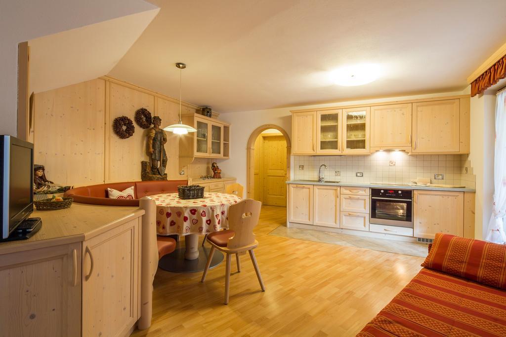 Alpin Apartments Colfosco Habitación foto